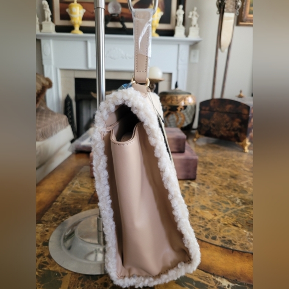 Badgley Mischka Elegant Cream Shearling Handbag - Picture 3 of 9